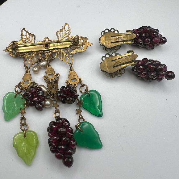 Vintage 70s Janny Glass Grape Cluster Set – Coquette Cottagecore Jewelry - Picture 2 of 7